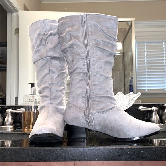 classique Shoes - Like New Faux Suede Slouchy Grey Boots